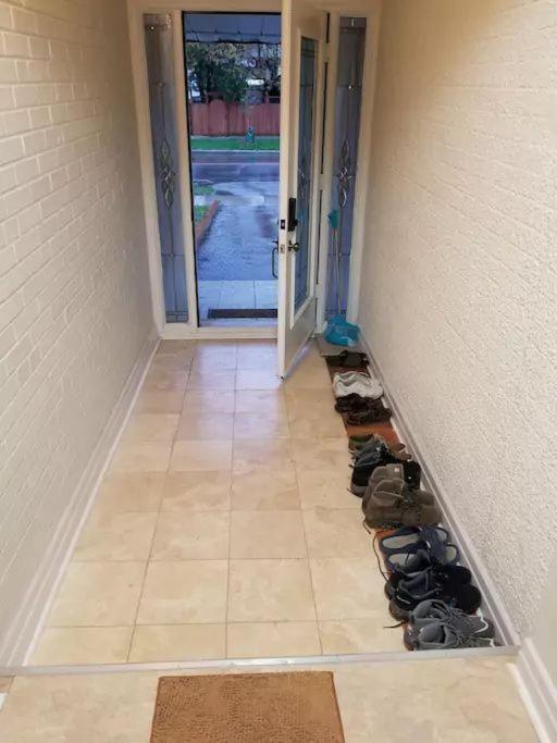 Private Rooms 5 Min Finch West Subway - York University Τορόντο Εξωτερικό φωτογραφία