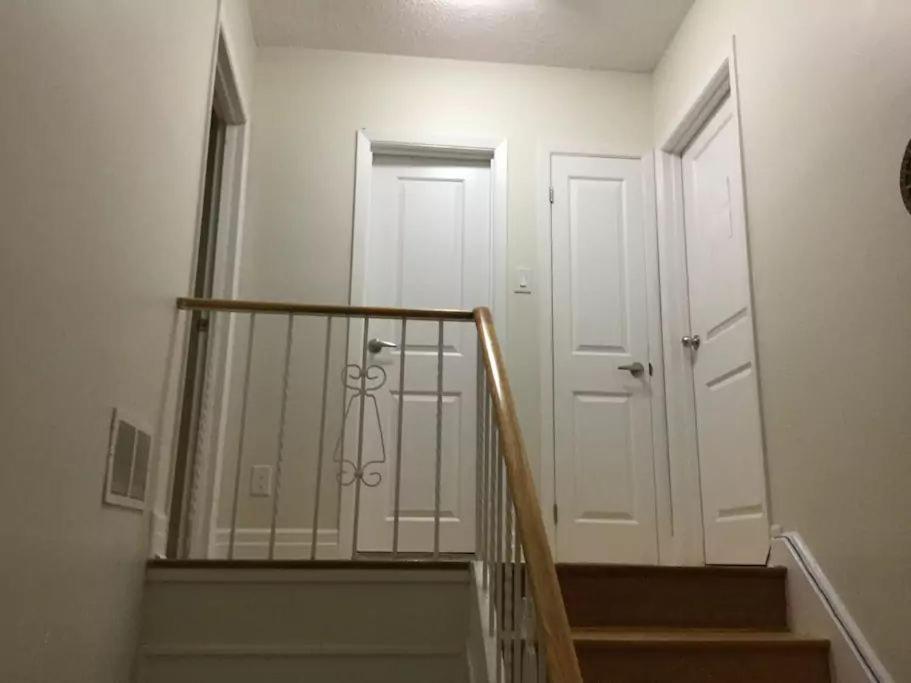 Private Rooms 5 Min Finch West Subway - York University Τορόντο Εξωτερικό φωτογραφία
