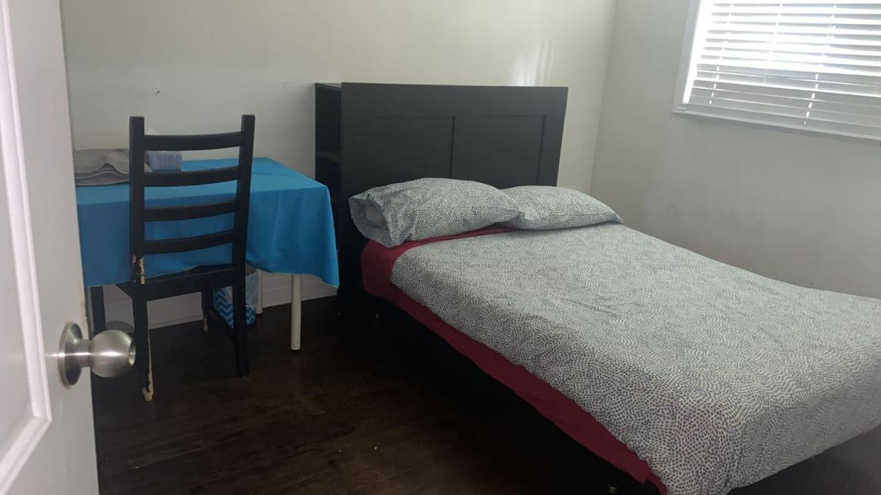 Private Rooms 5 Min Finch West Subway - York University Τορόντο Εξωτερικό φωτογραφία